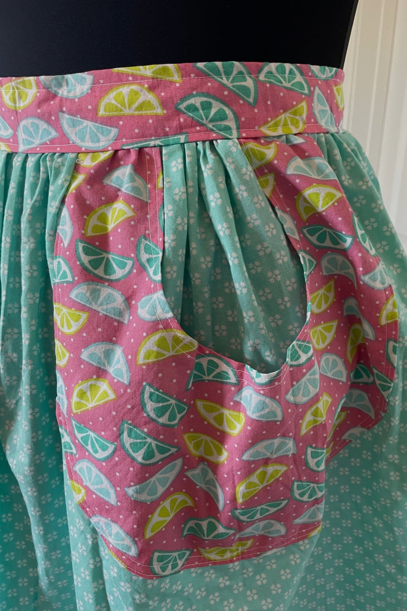 The Lime Light half apron - size S-3X