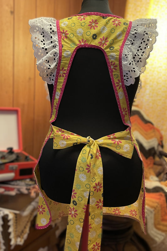 The Honey Daisy Ruffle Apron - size S