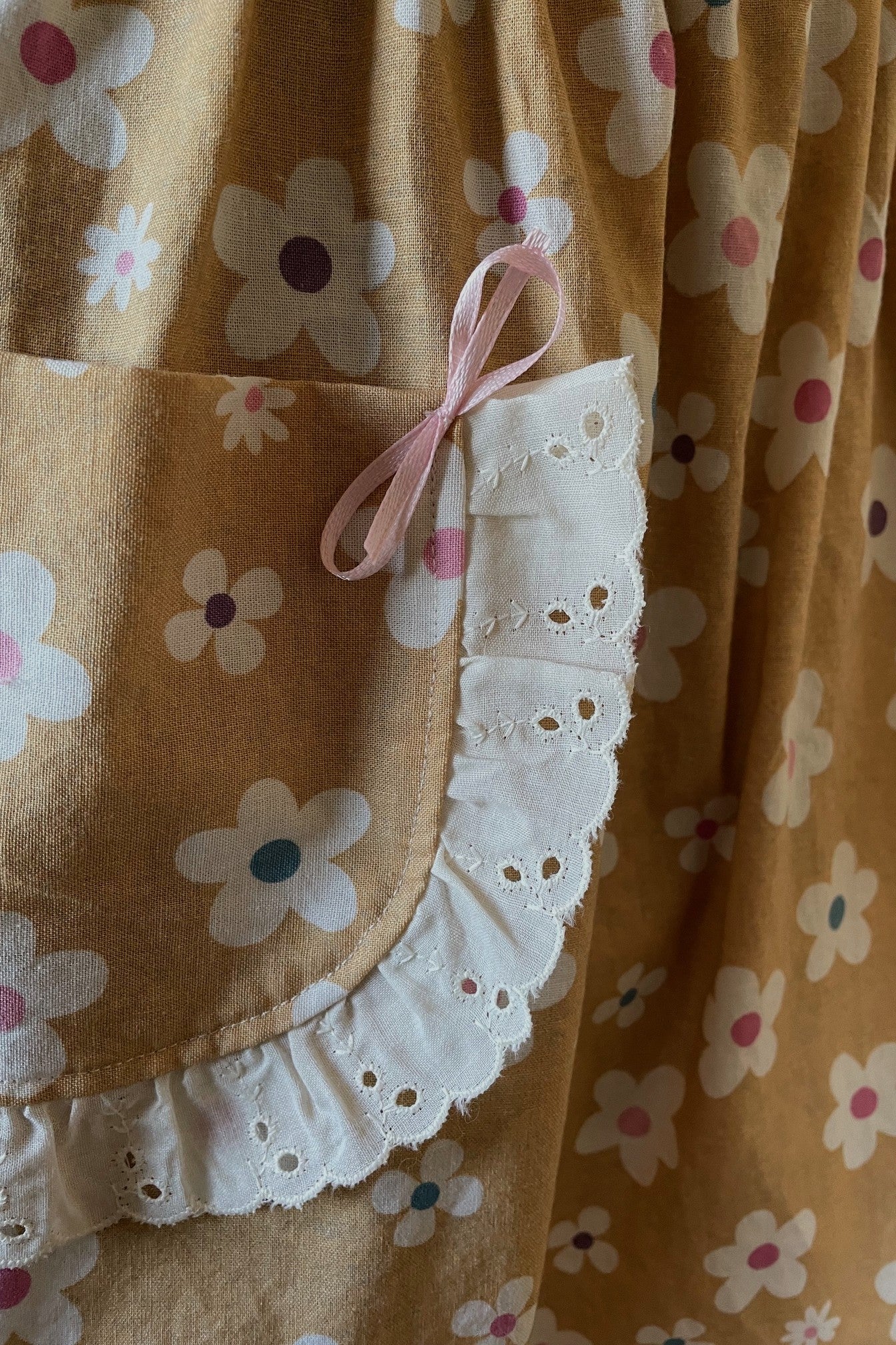 The Daisy Jubilee full apron - size S-XL
