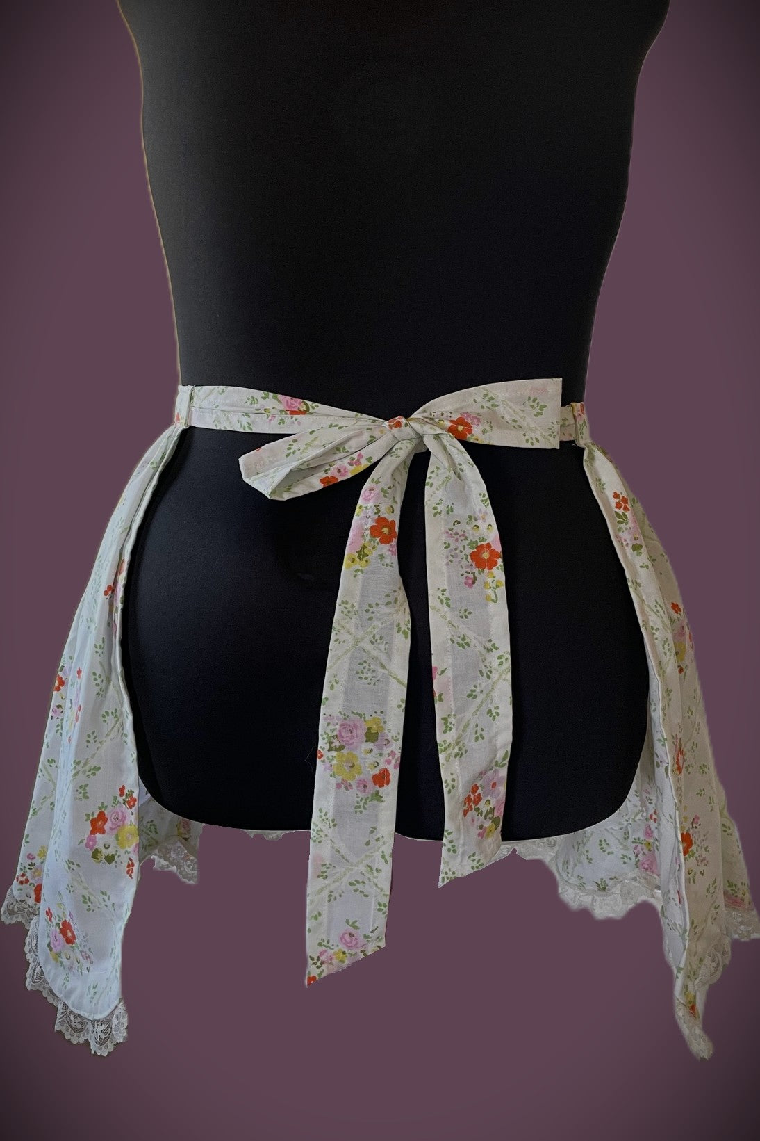 The Lace and Lipstick half apron - size S-XL