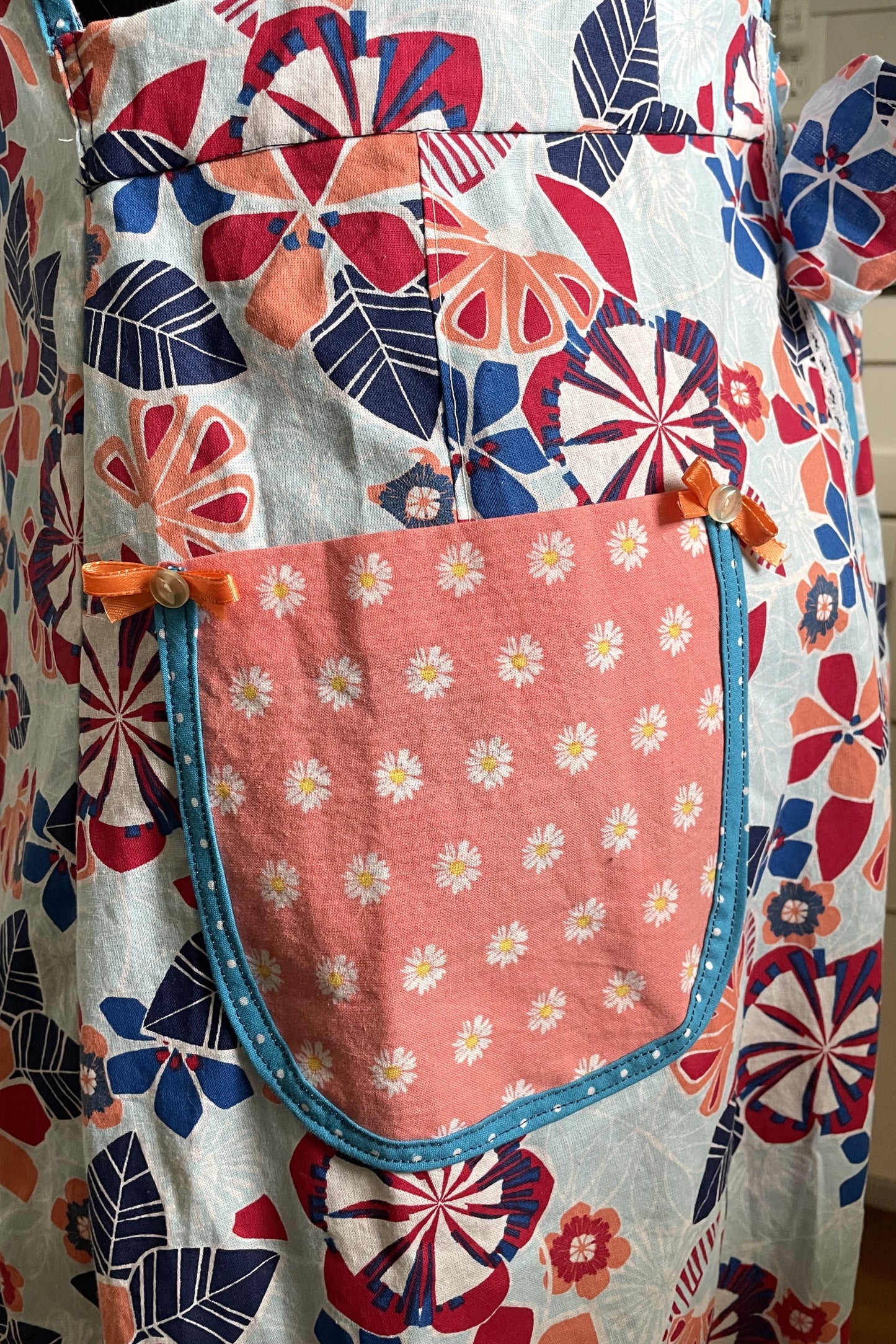 The Pinwheel Parade Apron - size M-XL