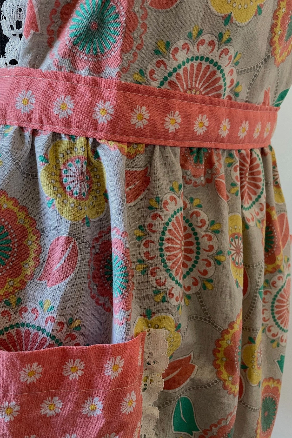 The Retro Bloom full apron - size XL-3X