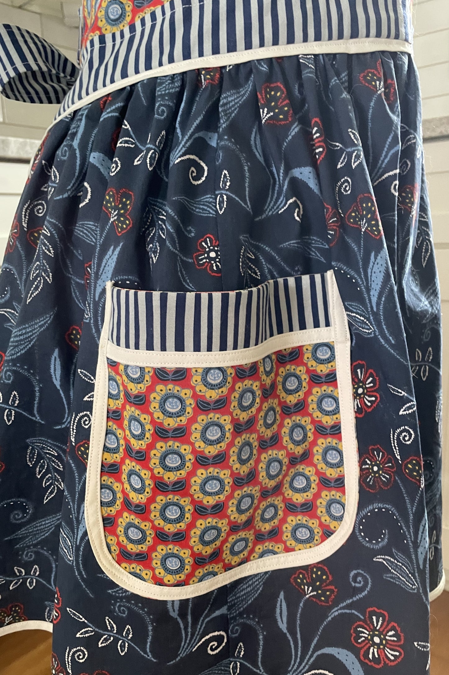 The Swirls and Stripes Apron - size XL-3X