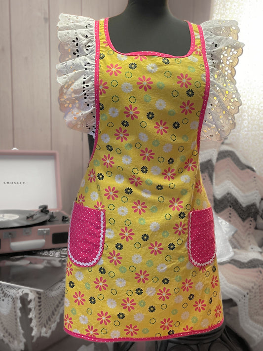 The Honey Daisy Ruffle Apron - size S