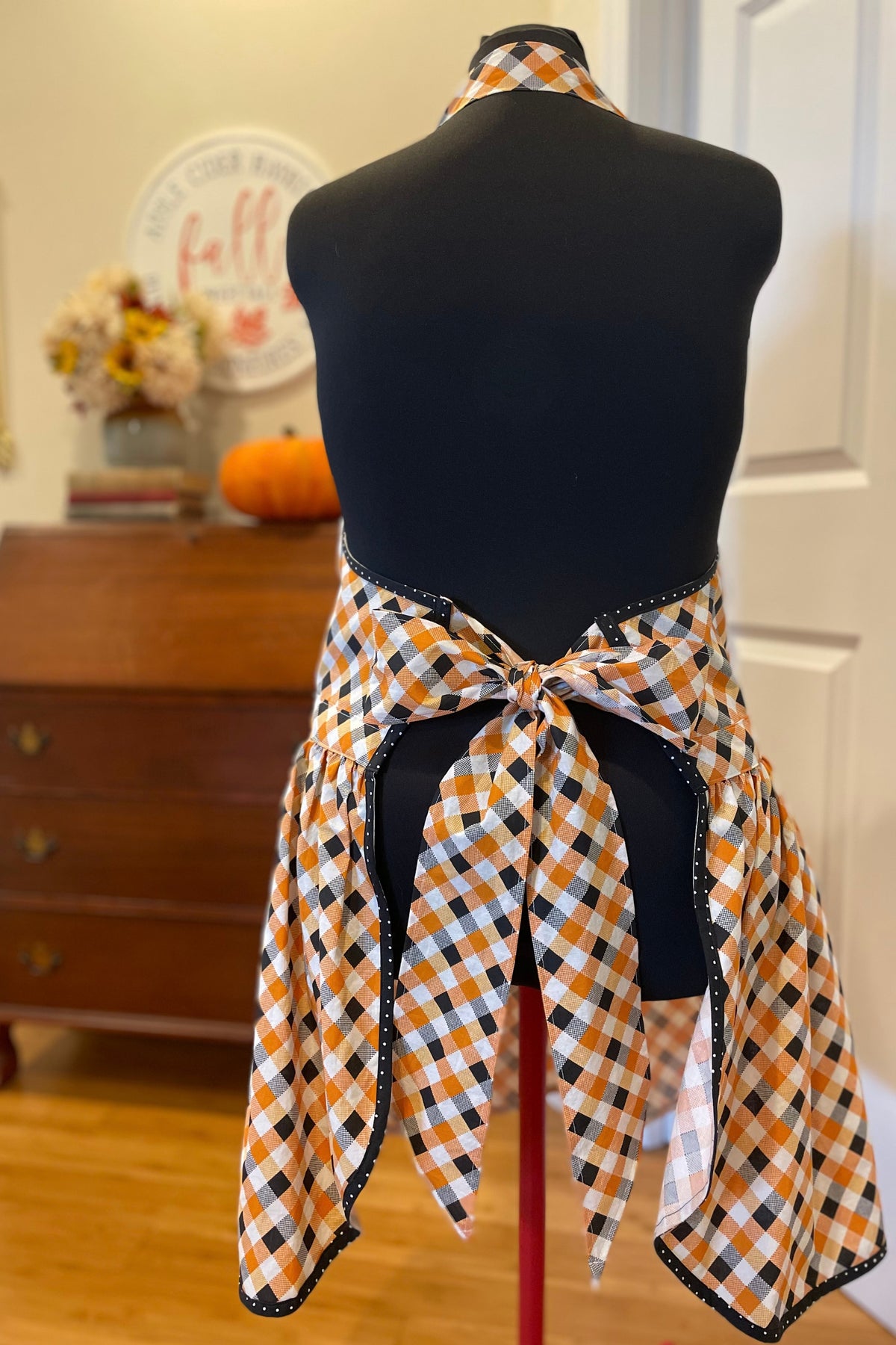 The Harvest Social full apron – size 1X-3X