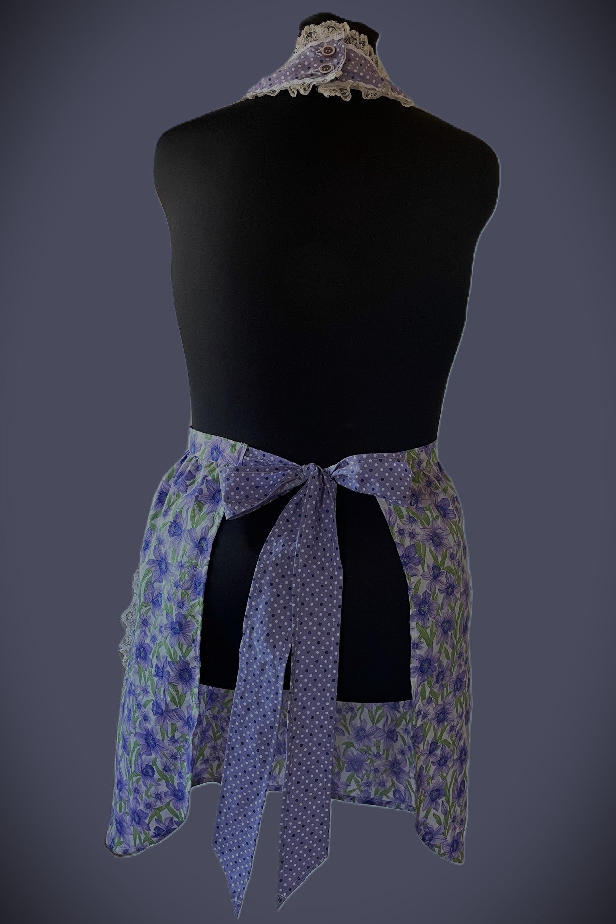The Daffodil Meadow full apron - size S-XL