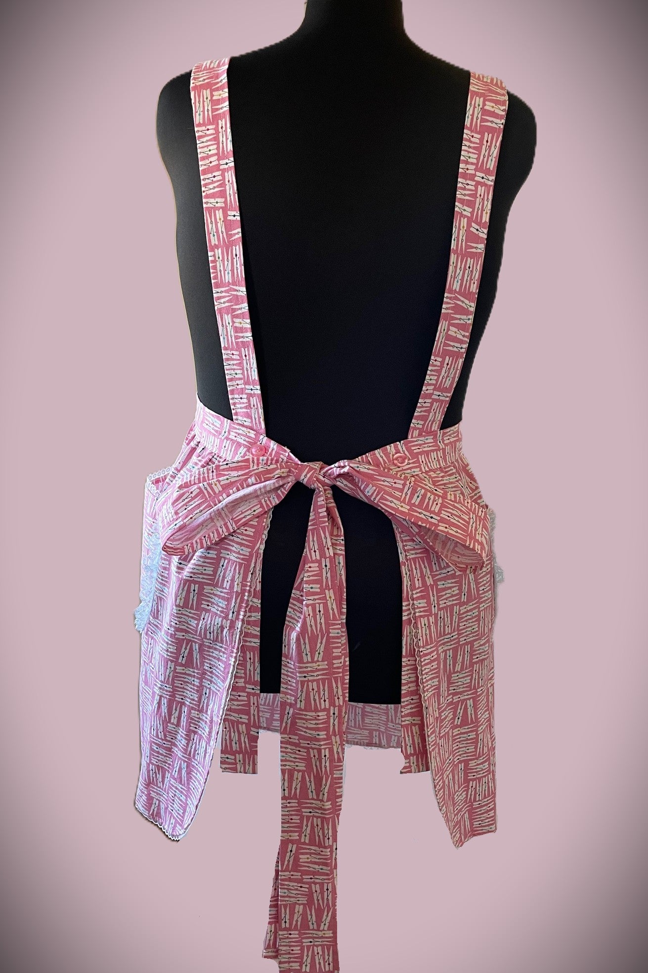 The Clothesline Cutie full apron - size XL-3X