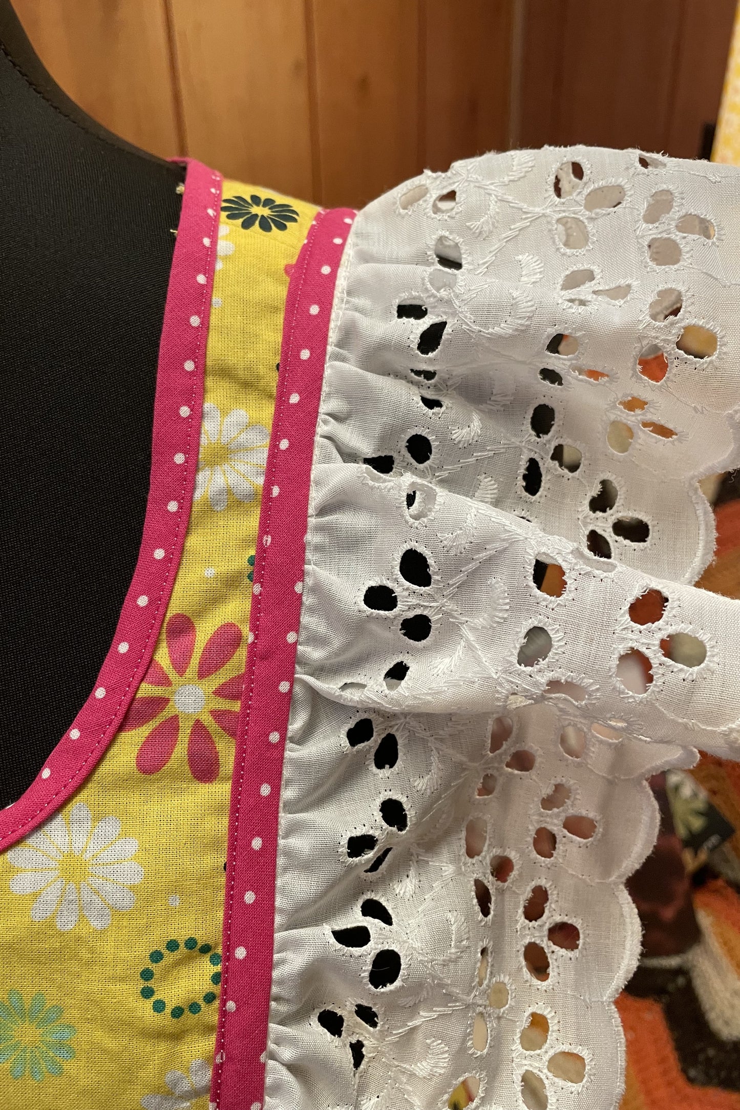 The Honey Daisy Ruffle Apron - size S