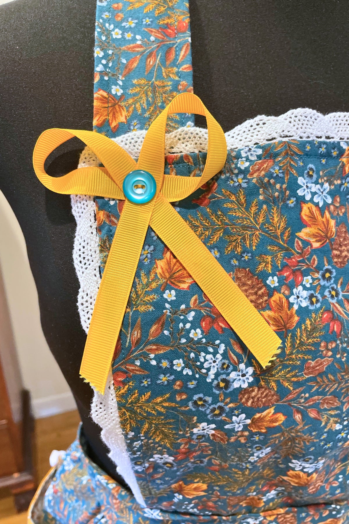 The October Garden full apron – size S-XL