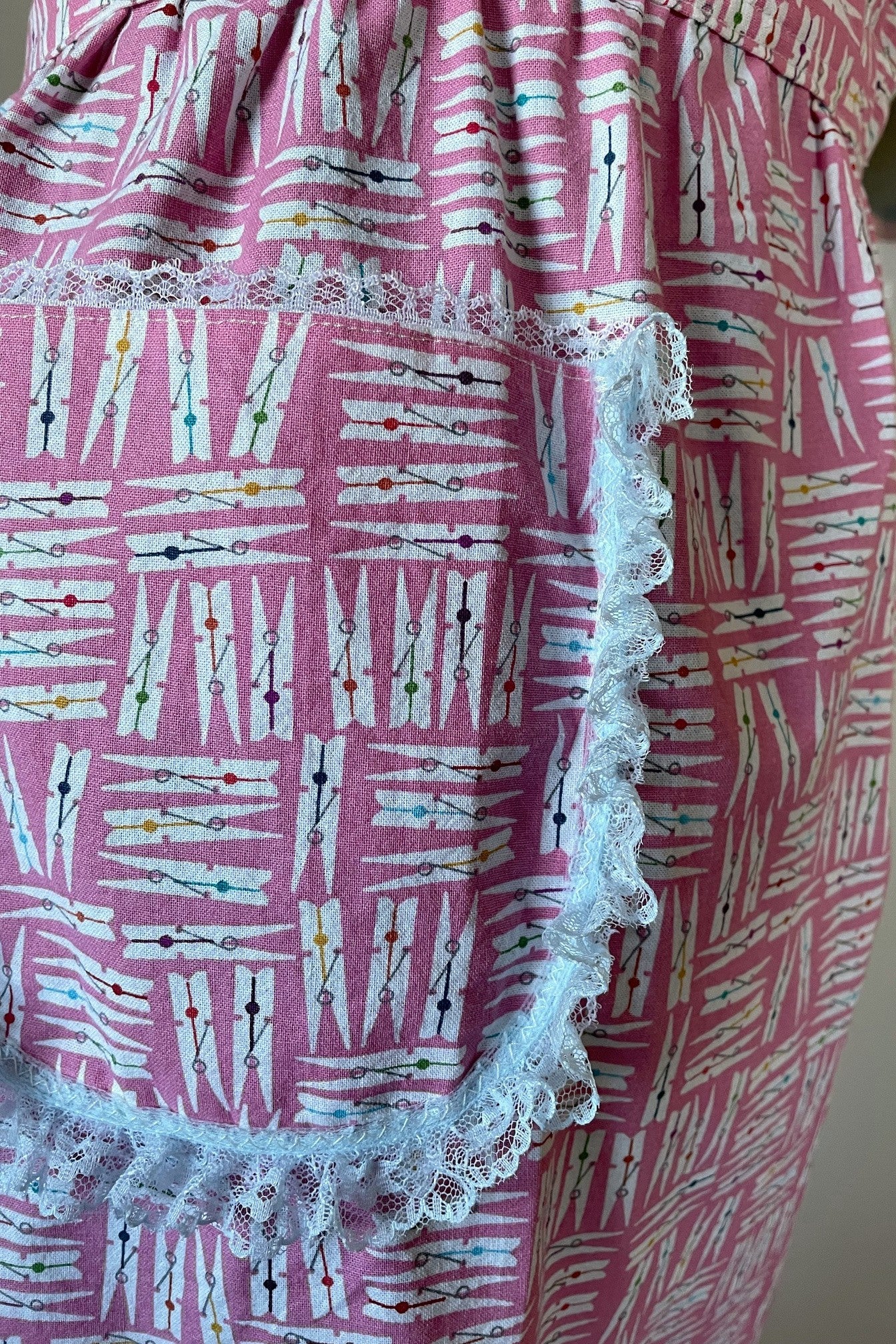 The Clothesline Cutie full apron - size XL-3X