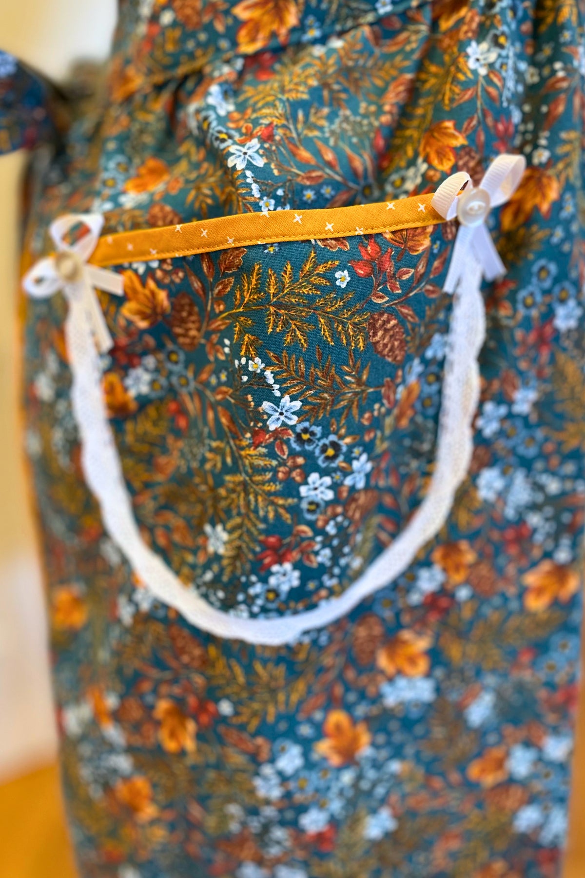 The October Garden full apron – size S-XL