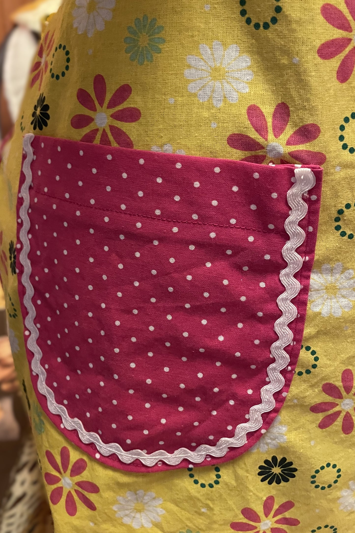 The Honey Daisy Ruffle Apron - size S