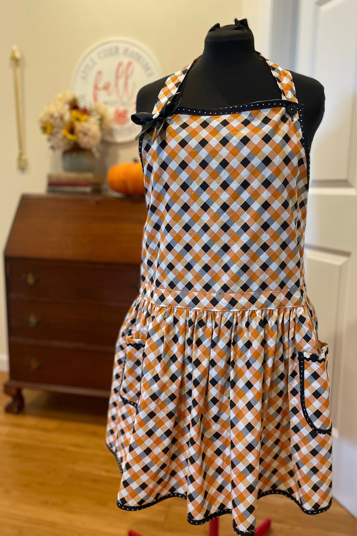 The Harvest Social full apron – size 1X-3X