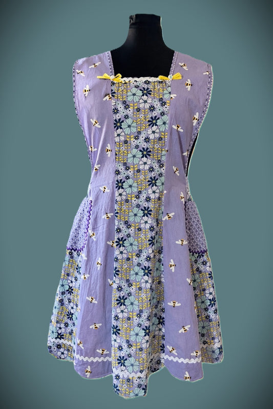 The Busy Bee full apron - size S-M