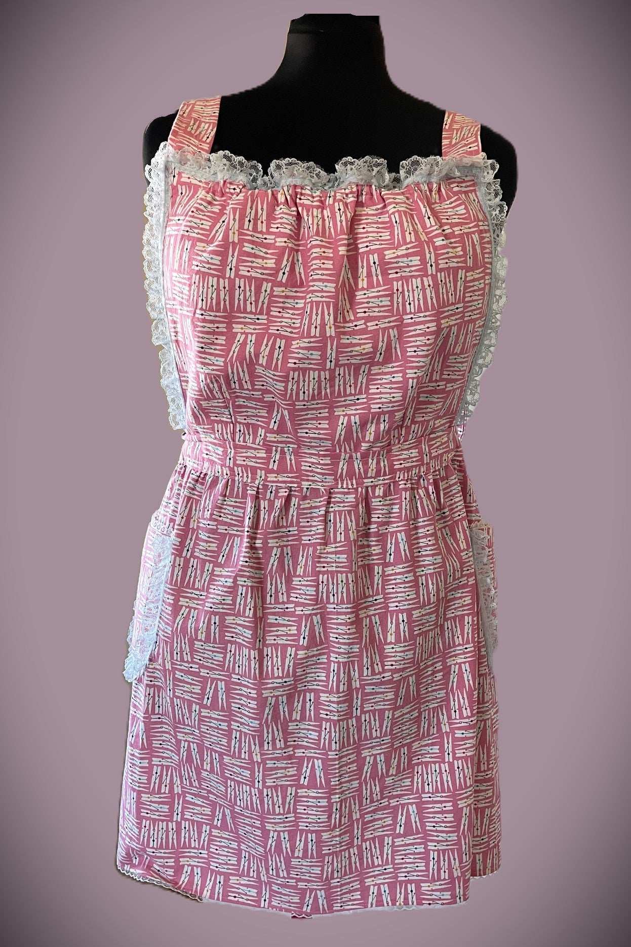 The Clothesline Cutie full apron - size XL-3X