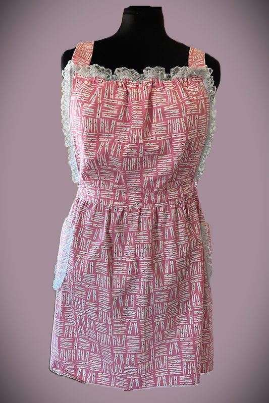 The Clothesline Cutie full apron - size XL-3X